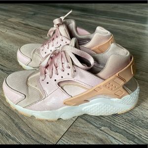 Light pink Nike Air Huraches size 6.5